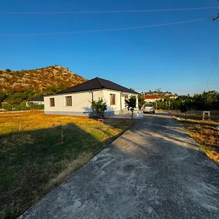 Ferienhaus Shkoder Family